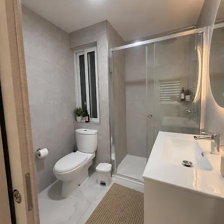 Spacious 4br With 2 Bathrooms 슬리에마