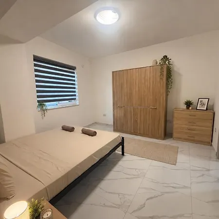 Spacious 3br With 2 Bathrooms 斯利马